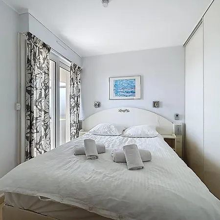 Les Pins Bleus * أنتيب