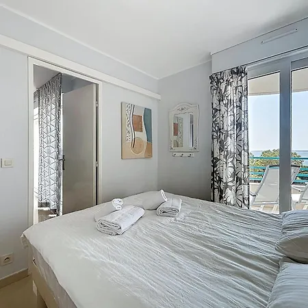 Les Pins Bleus أنتيب